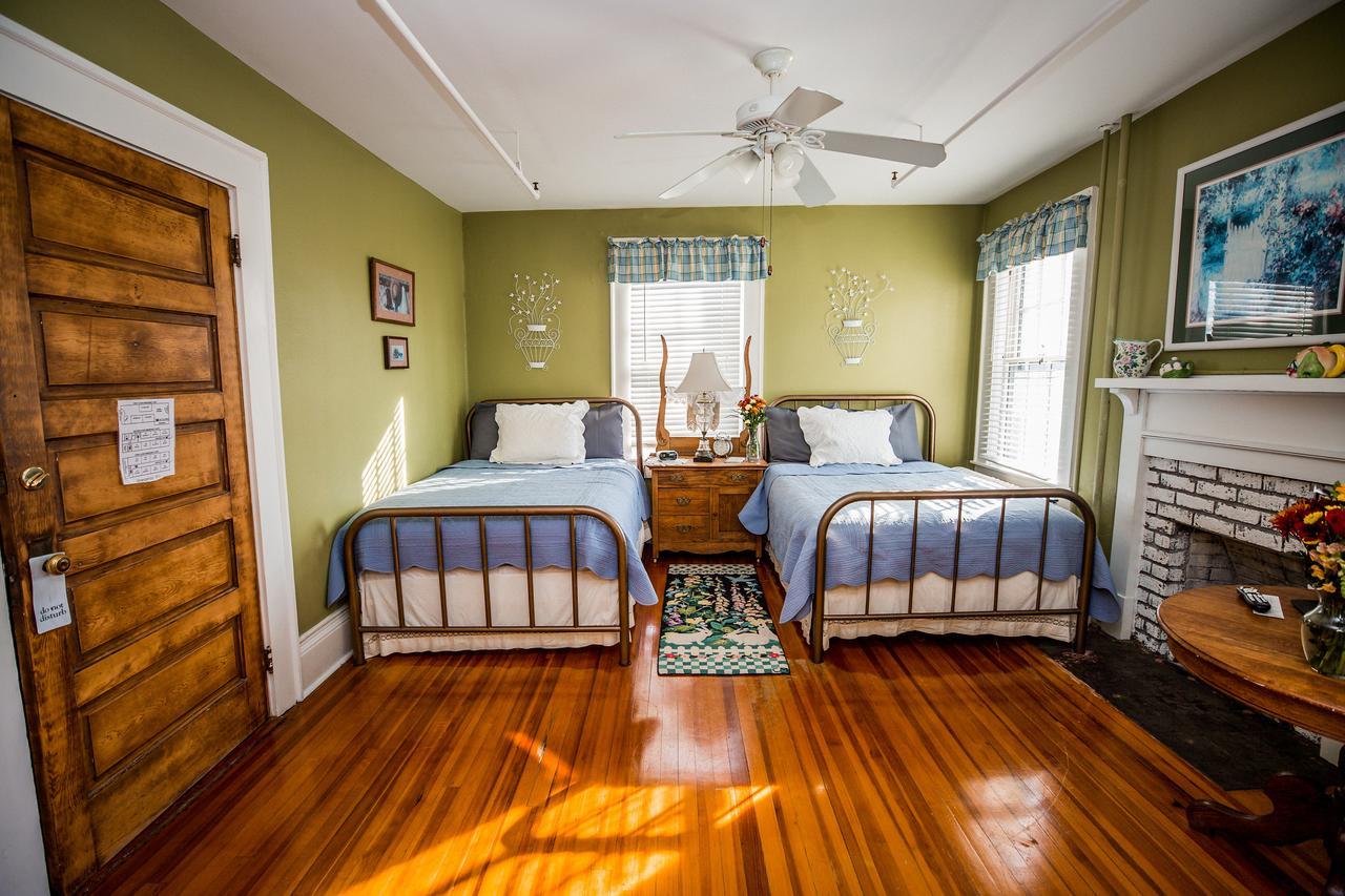 The Henderson Bed & Breakfast Hendersonville Bagian luar foto