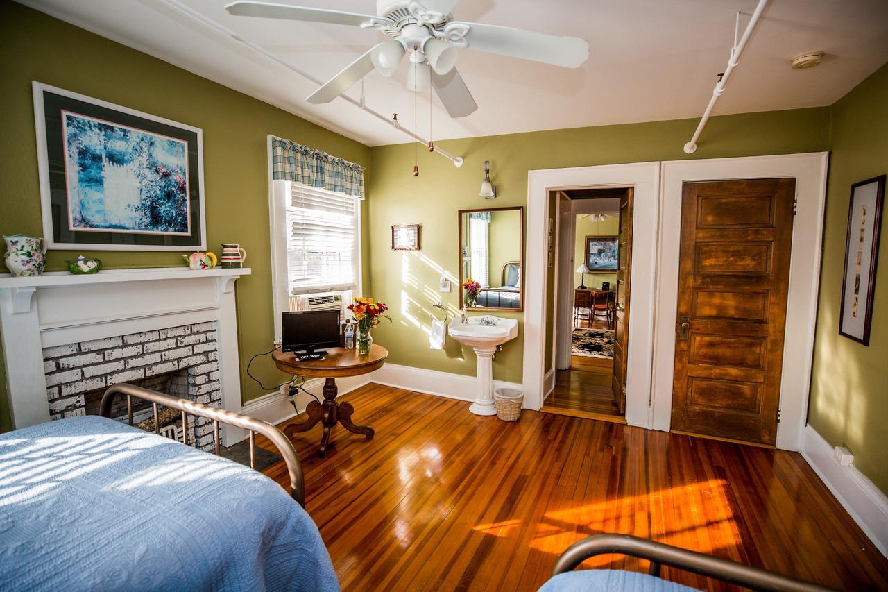 The Henderson Bed & Breakfast Hendersonville Bagian luar foto