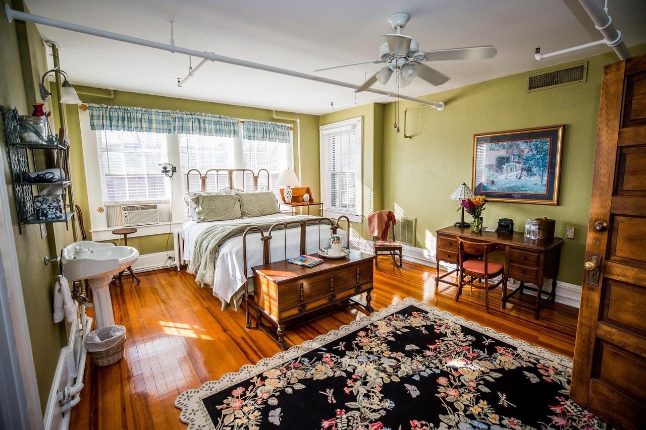 The Henderson Bed & Breakfast Hendersonville Bagian luar foto
